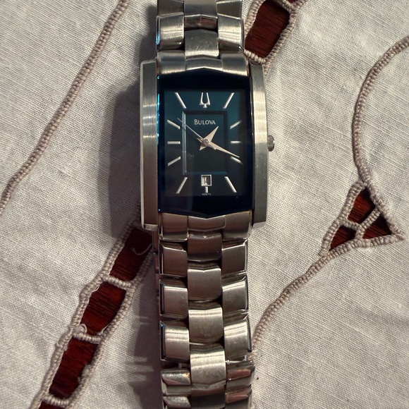 Bulova Men's Stainless Steel Black Dial Bracelet Watch needs new battery